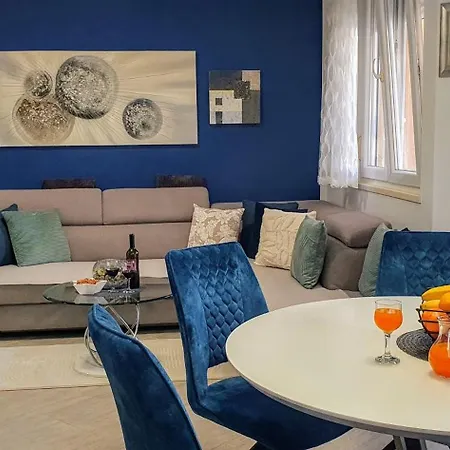 Jass Next To Mall Of * Spalato