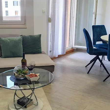 Jass Next To Mall Of * Spalato