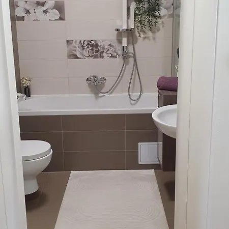 Jass Next To Mall Of * Spalato