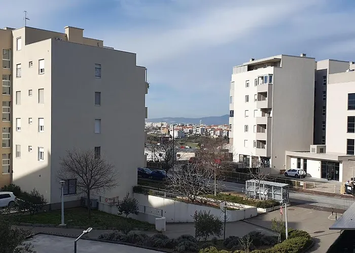 Jass Next To Mall Of Apartmán *