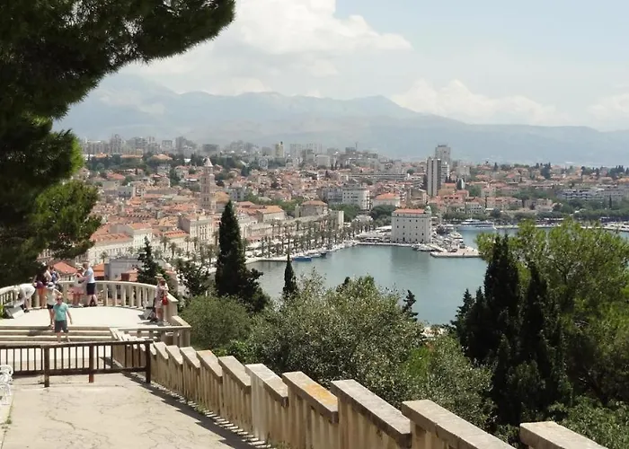 Jass Next To Mall Of Apartmán *