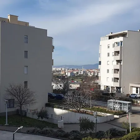 Jass Next To Mall Of Apartament *